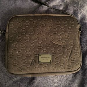 Michael Kors iPad messenger bag — FIRM PRICE